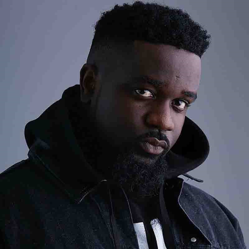 Public Health Act: Sarkodie punched for smoking photos display on ...